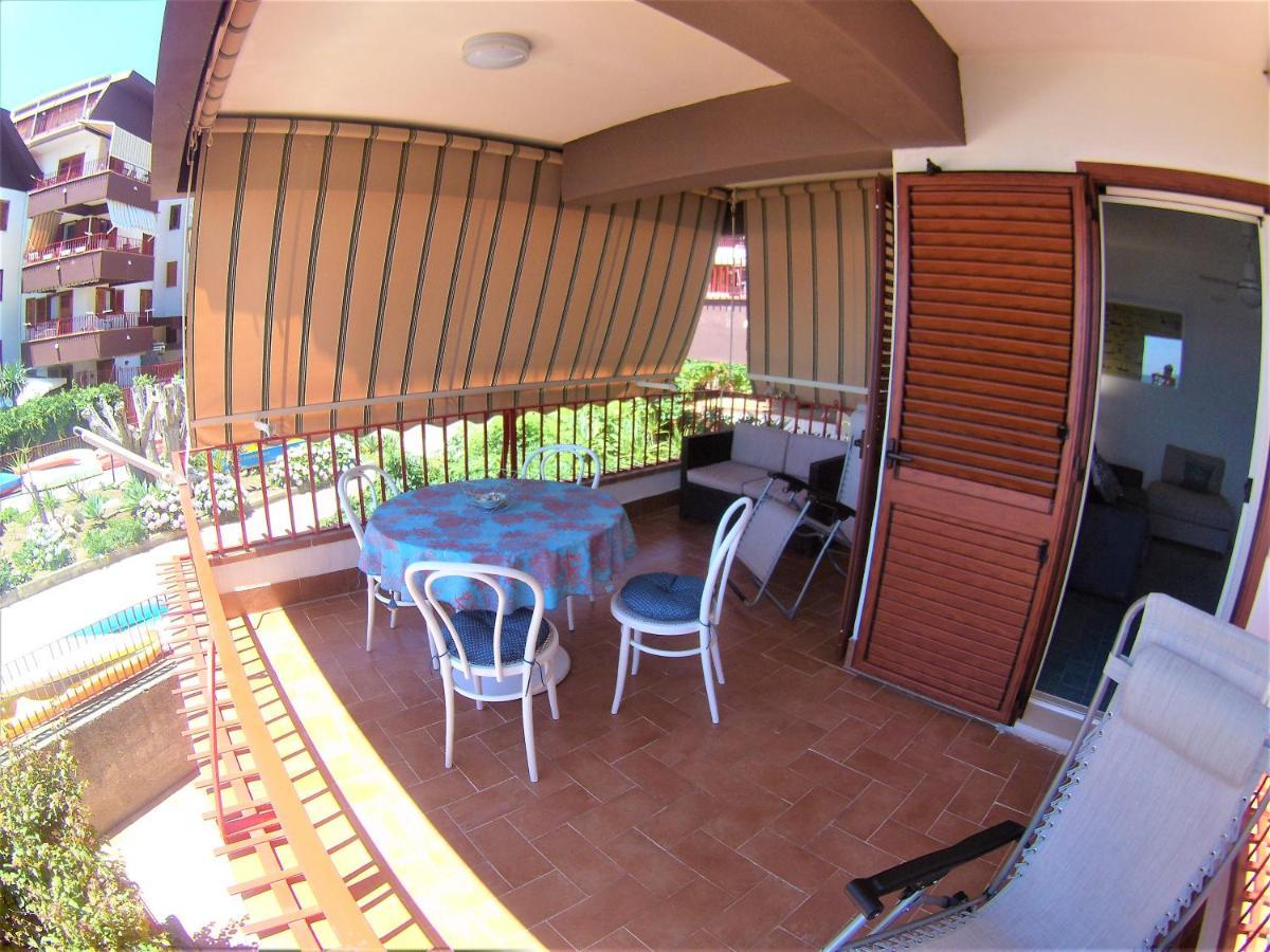 Sea Beach Taormina Apartment Летояни Екстериор снимка