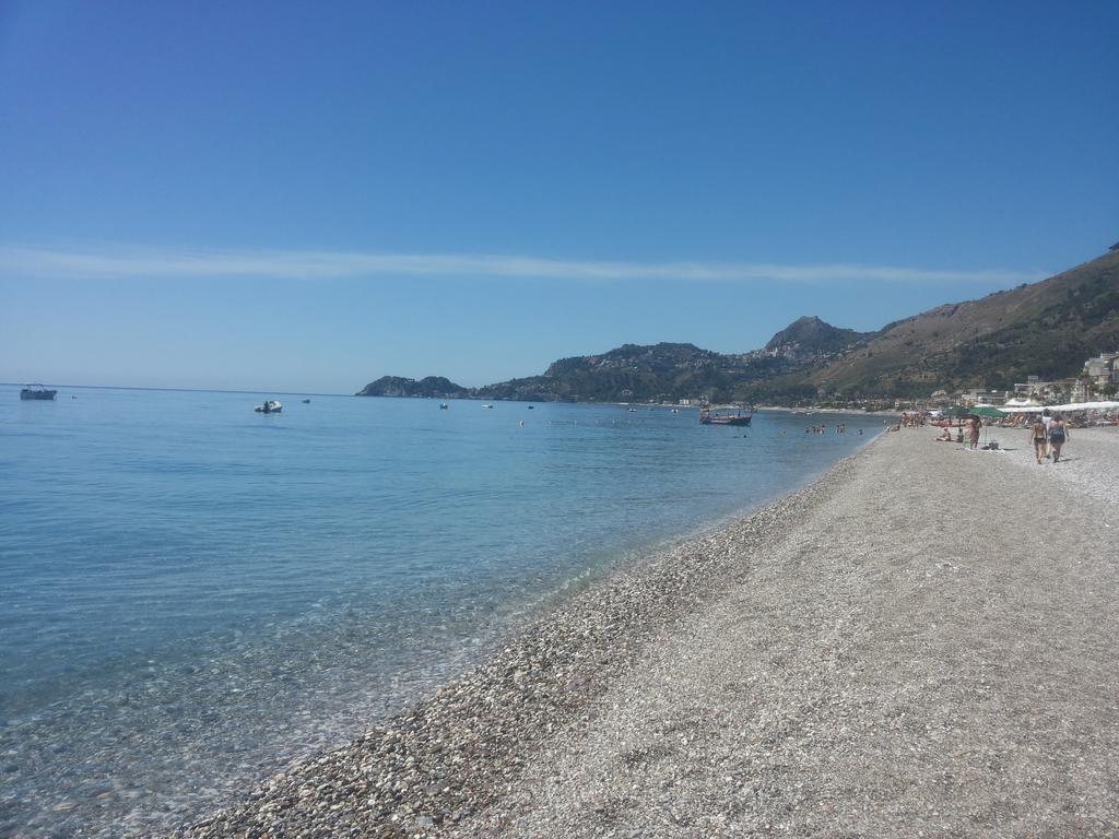 Sea Beach Taormina Apartment Летояни Екстериор снимка